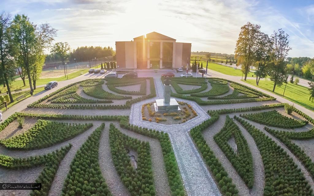 Pokoje Goscinne W Centrum Kultury Wsi Polskiej Wierzchoslawice Екстериор снимка