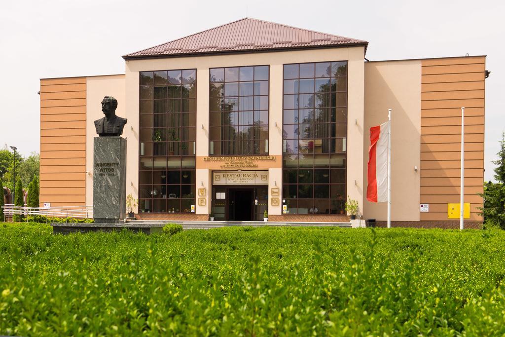 Pokoje Goscinne W Centrum Kultury Wsi Polskiej Wierzchoslawice Екстериор снимка