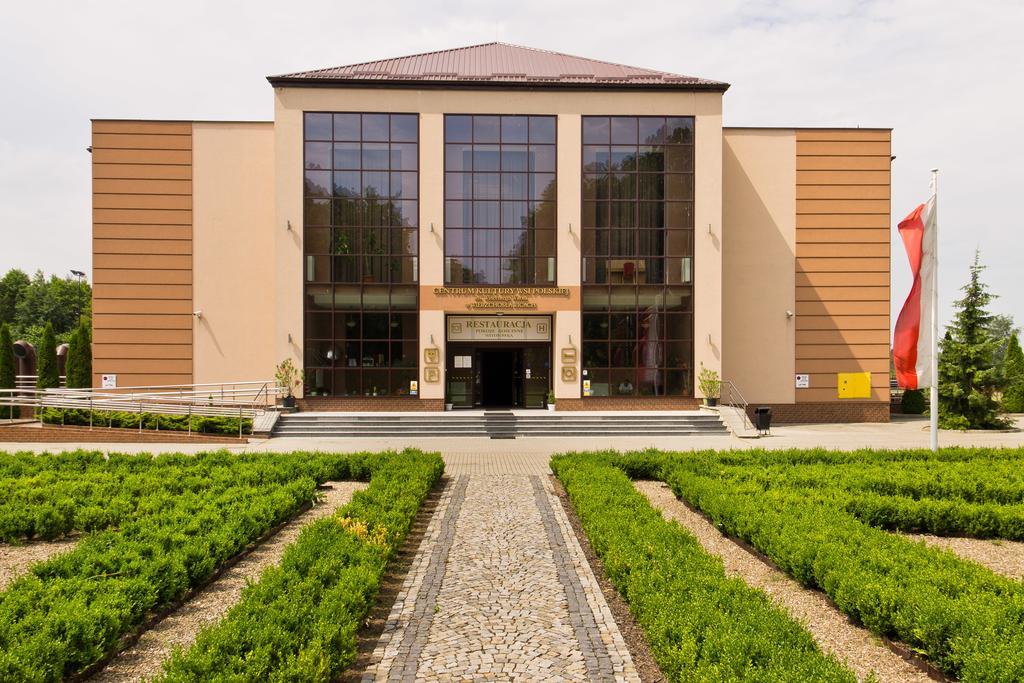 Pokoje Goscinne W Centrum Kultury Wsi Polskiej Wierzchoslawice Екстериор снимка